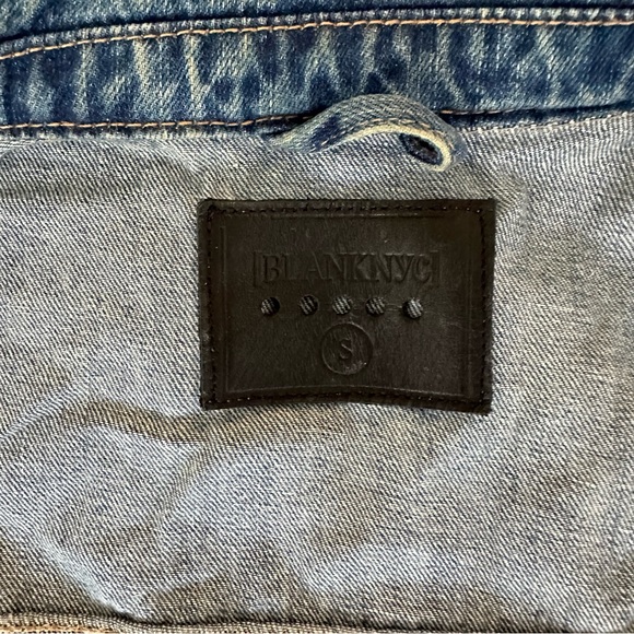 Blank NYC light/medium blue denim jacket in size small. - Picture 5 of 6